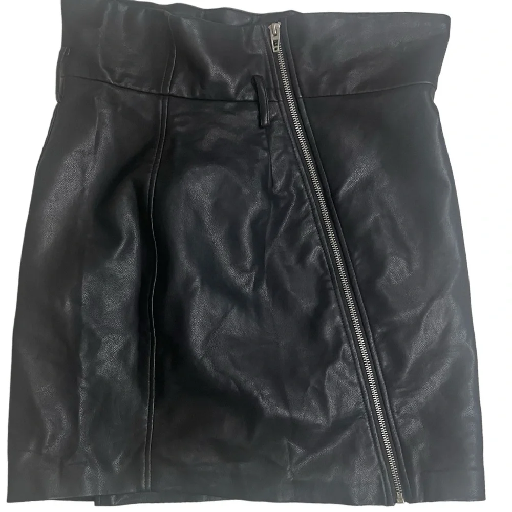 NEW BLANK NYC Blank NYC Faux Leather Front Zip Mini Skirt Size 28